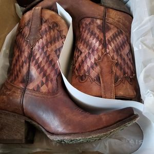 Women's Ariat Circuit Gemma Distress Aztec Boots